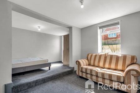 4 bedroom terraced house to rent - Photo 2