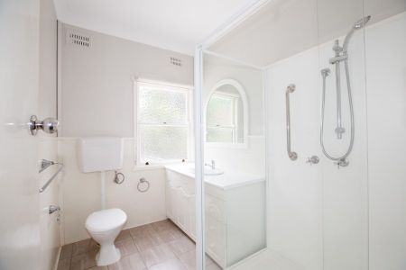 Charming 2 Bedroom Home in Sought After Warners Bay - Photo 4