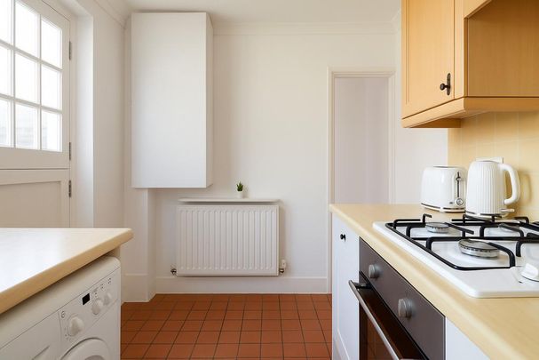 3 bedroom ground floor flat to rent - Photo 1