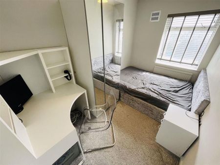 4 bedroom house to rent - Photo 2