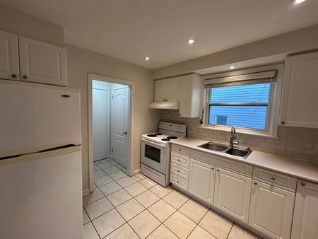 For Lease - 11 Thirty Fifth Street, Toronto, Ontario - Photo 4