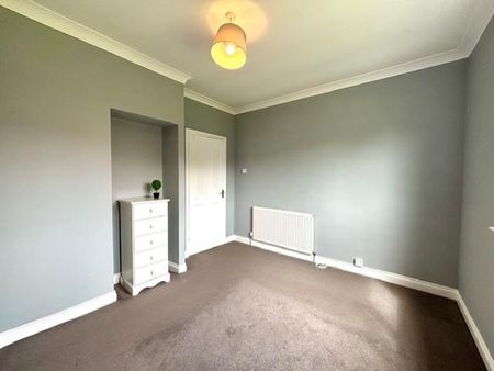 3 bedroom flat to rent - Photo 3