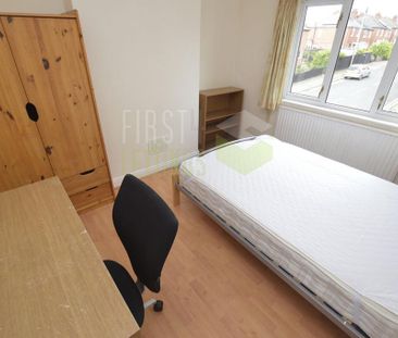 4 bedroom semi-detached house to rent - Photo 2