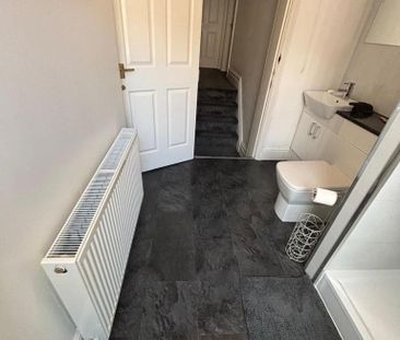 4 bedroom house of multiple occupation to rent - Photo 2