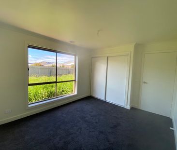 Spacious 4 bedroom Home in Quiet Street - Photo 3