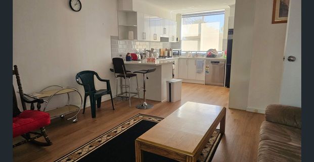 Spacious Fully Furnished Unit in a Premium Eastern Suburbs Location - Photo 1