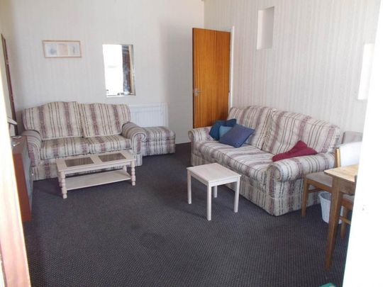 3 bedroom flat to rent - Photo 1