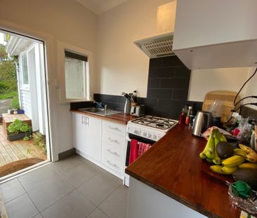 2 Bedroom, Kelburn - Photo 3