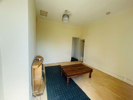 Spacious first floor flat with private entrance into living room, separate fitted kitchen with appliance, double bedroom and ensuite shower room. Benefits from double glazing and electric heating. Ideally located just 5 minutes’ walk to the city centre and train station. - Photo 2