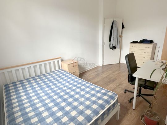 2 Bedroom Flat - Photo 1