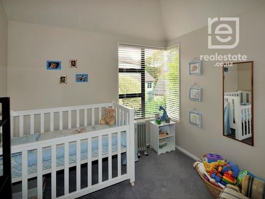 Spacious and sunny house in heart of Hillcrest - Photo 1