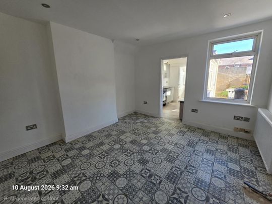 3 bedroom end of terrace house to rent - Photo 1