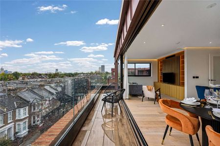 A superb two bedroom penthouse with balcony - Photo 4