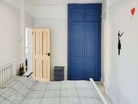 2 bedroom Flat To Let - Photo 2