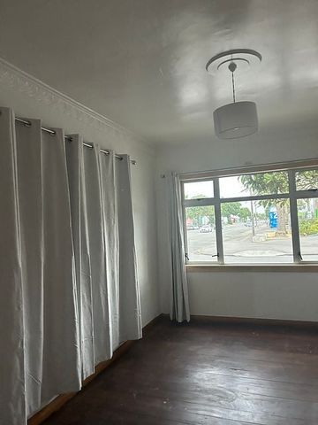 modern central - Photo 2
