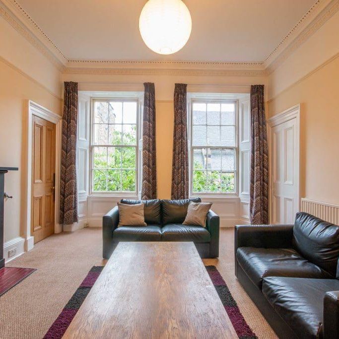 4 bedroom flat to rent - Photo 1