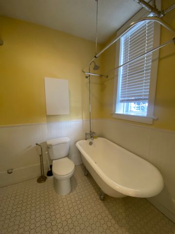 1 Bed 1 Bath Basement Suite near 17th Ave & Victoria Park Station - Photo 4