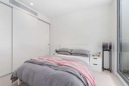 Bright & Leafy Garden House Apartment - Photo 2