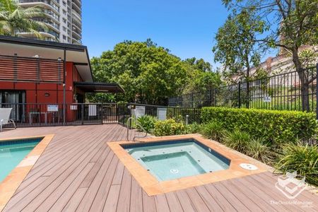 Lease Break - Tranquil Kangaroo Point. $570pw. 1 Bedroom Furnished Studio. - Photo 3