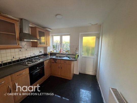3 bedroom semi-detached house to rent - Photo 1