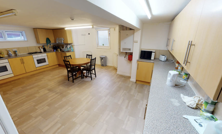 4 Flat 1 Headingley Avenue, Leeds, LS6 3EP - Photo 5