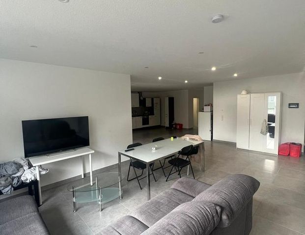 Möbliertes 18qm Zimmer - 5er WG, Nähe Mercedes - Foto 1