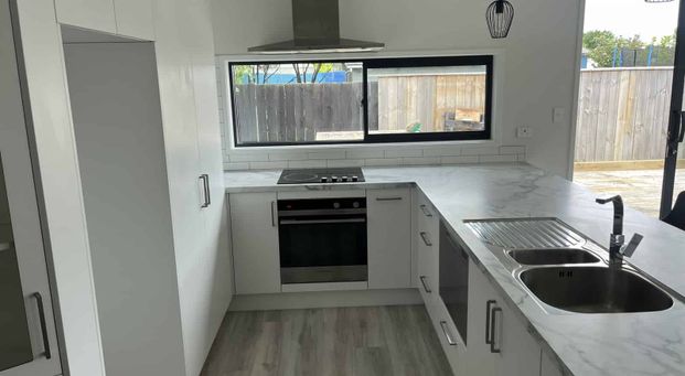 THREE BEDROOM - MILSON - Photo 1