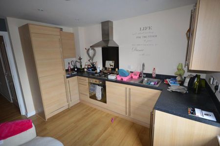 2 bedroom flat to rent - Photo 2