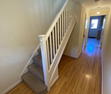 3 bedroom end of terrace house to rent - Photo 2