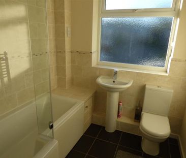 3 bedroom end of terrace house to rent - Photo 5