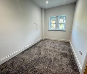 4 bedroom semi-detached house to rent - Photo 3