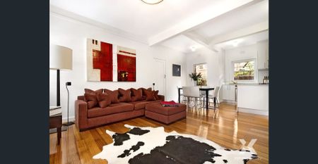 Modern 2-Bedroom Townhouse in Elwood! - Photo 2