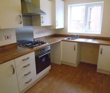 2 bedroom end of terrace house to rent - Photo 4