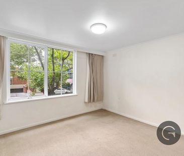 Abundantly Large Space In Iconic South Yarra - Photo 4