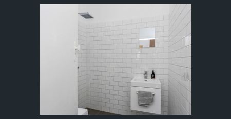 Modern 3B home in Findon, SA - Photo 4