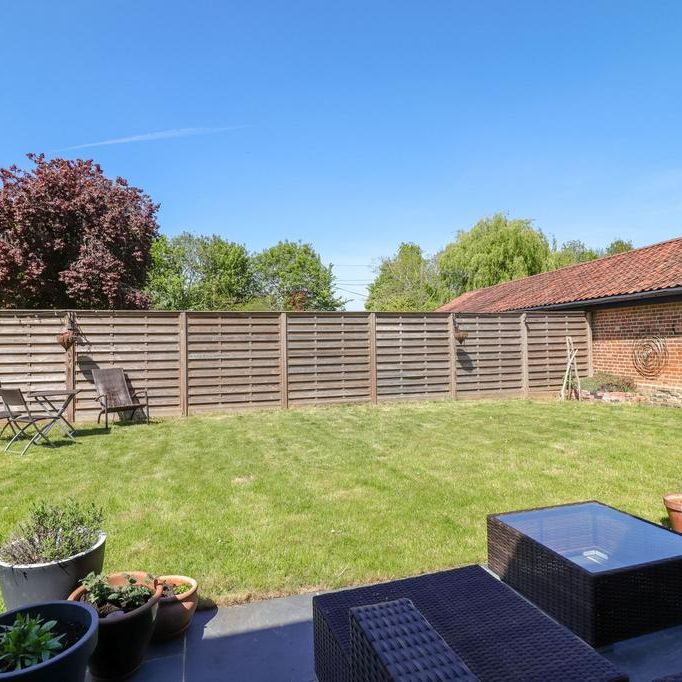 4 bedroom barn conversion to rent - Photo 1