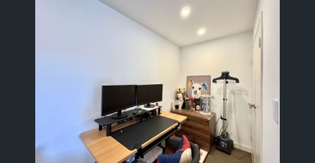 Contemporary living in the Meadowbank Central - WALK TO EVERYTHING! - Photo 4