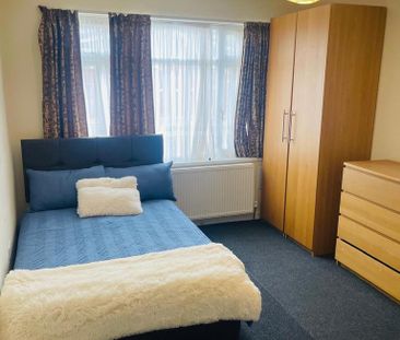 1 bedroom in a house share to rent - Photo 4