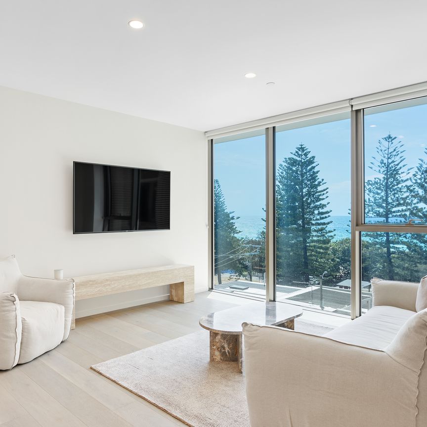 Luxury and comfort in the heart of Burleigh Heads - Fully Furnished - Photo 1