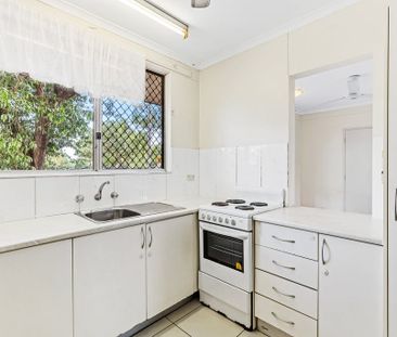 SPACIOUS HOME WITH LARGE FENCED YARD – CONVENIENT LOCATION! - Photo 6