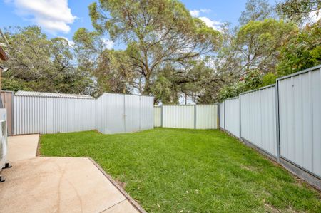 Modern Three Bedroom Home - Photo 5