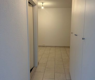 Discret appartement de 2.5 pièces en plein centre ville - Photo 2