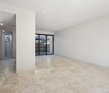 3 Bedroom 2 Car Bay House in the Heart of Subiaco! - Photo 1
