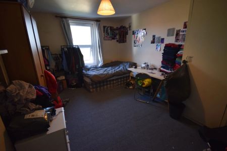 To Rent Talbot Road, Winton, Bournemouth, BH9 £2,400 pcm Tenancy Info - Photo 5