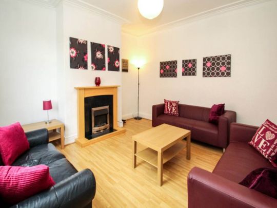 Glebe Avenue (Room 1), Kirkstall, Leeds - Photo 1