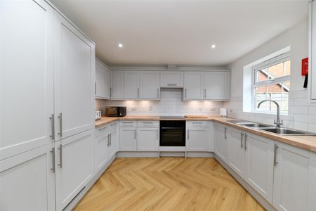 Mendip Way, Stevenage, SG1 - Photo 5