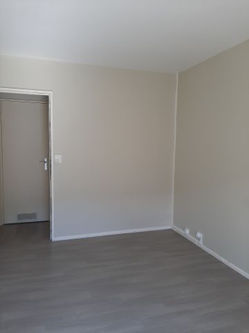 Location - Appartement T3 - 78 m² - Laissey - Photo 3