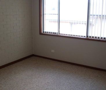 SPACIOUS TOWNHOUSE - Photo 3
