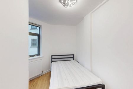 3 bedroom flat to rent - Photo 2