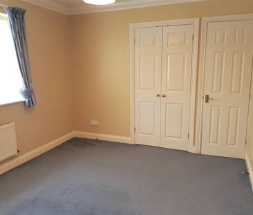 Holly Drive, Aylesbury - Photo 1